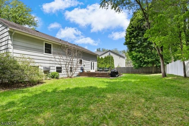 33 Carol Rd, Westfield Town, NJ 07090