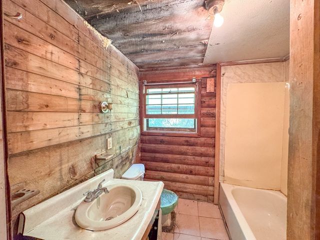 2891 S County Trl, South Kingstown, RI 02892