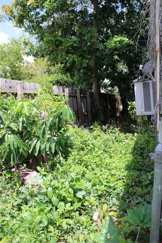 111 NW 52nd St, Miami, FL 33127