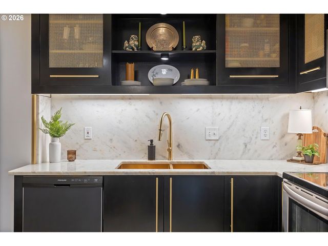1420 Nw LOVEJOY St 327, Portland, OR 97209