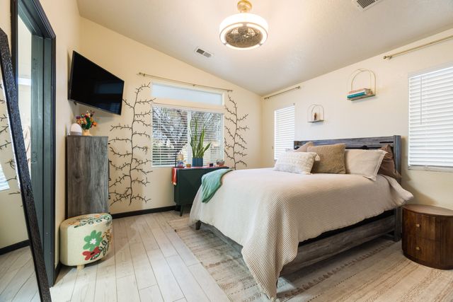 420 Evening Fire Street SW, Albuquerque, NM 87121