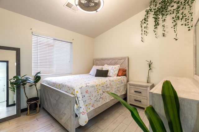 420 Evening Fire Street SW, Albuquerque, NM 87121