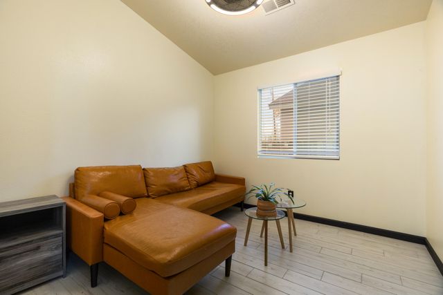 420 Evening Fire Street SW, Albuquerque, NM 87121