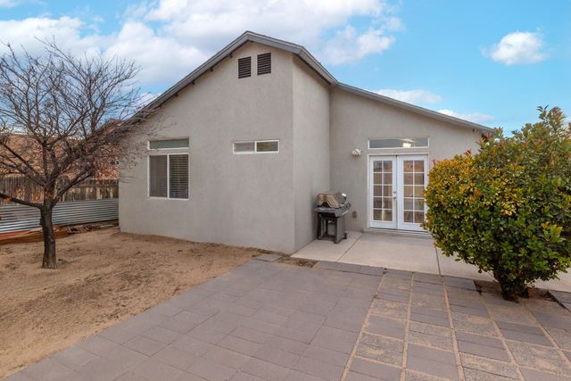 420 Evening Fire Street SW, Albuquerque, NM 87121