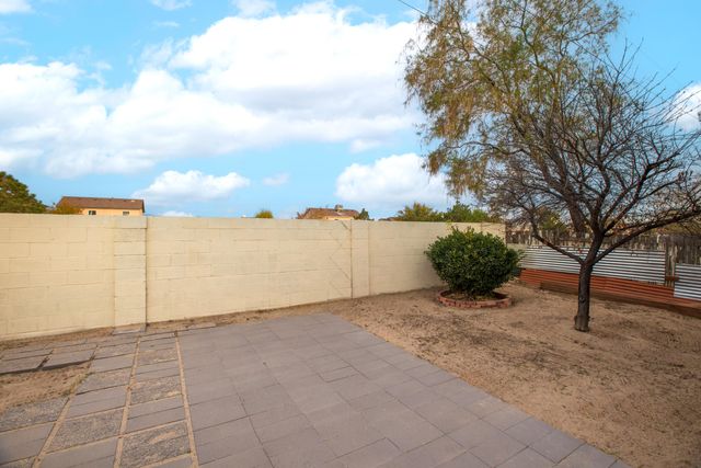 420 Evening Fire Street SW, Albuquerque, NM 87121