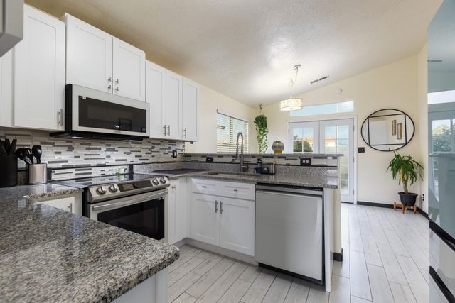 420 Evening Fire Street SW, Albuquerque, NM 87121