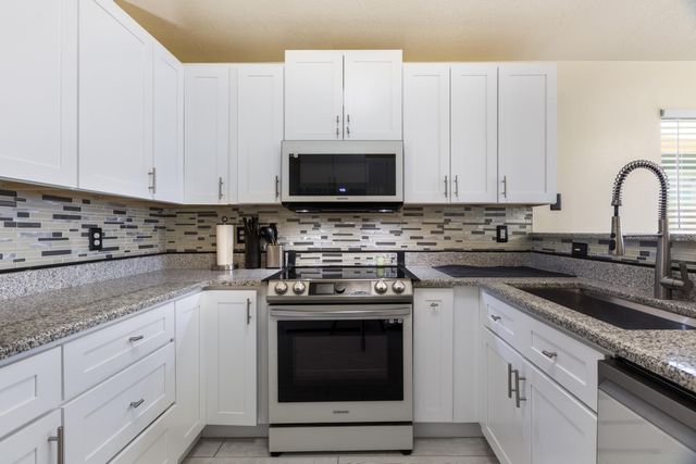 420 Evening Fire Street SW, Albuquerque, NM 87121