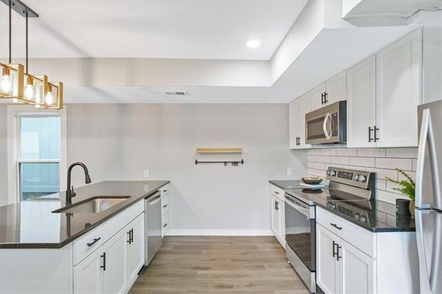 1015 W 29th Street, Kansas City, MO 64108