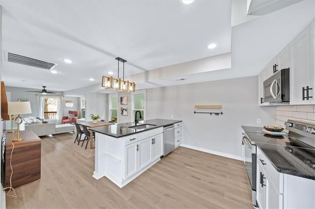 1015 W 29th Street, Kansas City, MO 64108