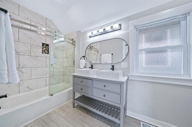 1015 W 29th Street, Kansas City, MO 64108