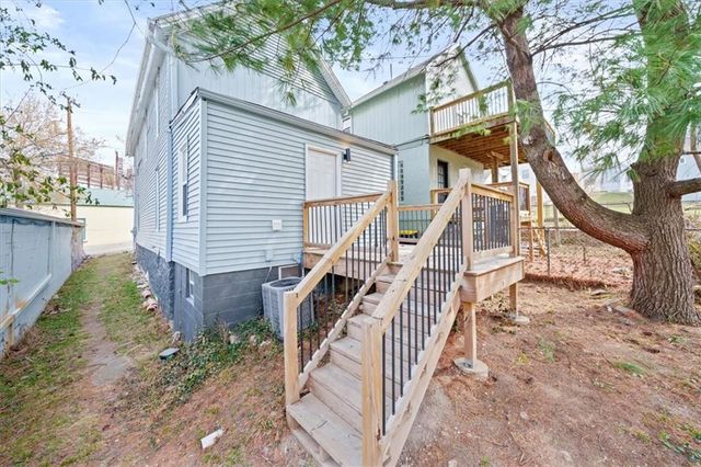 1015 W 29th Street, Kansas City, MO 64108