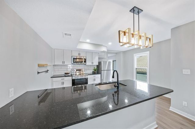 1015 W 29th Street, Kansas City, MO 64108