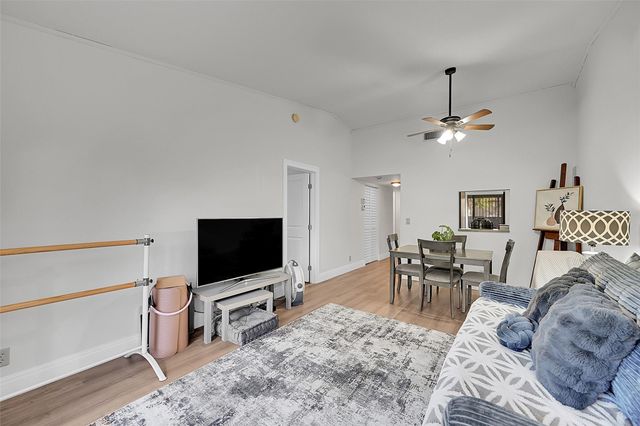 2351 NW 37th Ave, Pompano Beach, FL 33066