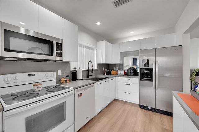 2351 NW 37th Ave, Pompano Beach, FL 33066