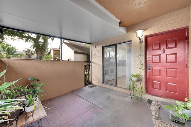 2351 NW 37th Ave, Pompano Beach, FL 33066