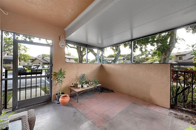 2351 NW 37th Ave, Pompano Beach, FL 33066