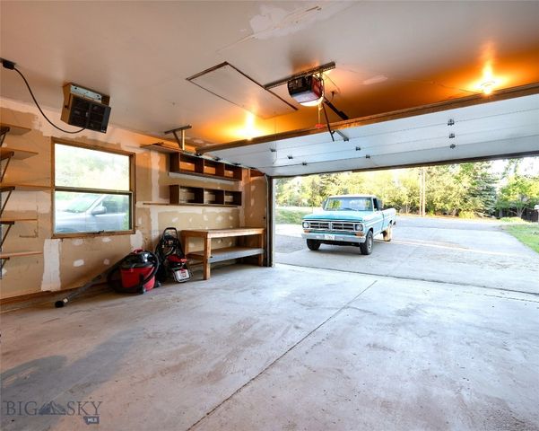 8373 Goldenstein Lane, Bozeman, MT 59715