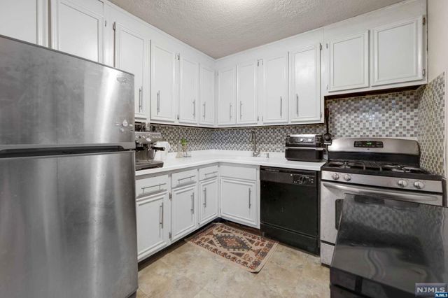 555 North Avenue 23C, Fort Lee, NJ 07024