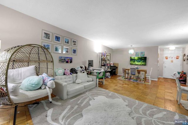 555 North Avenue 23C, Fort Lee, NJ 07024