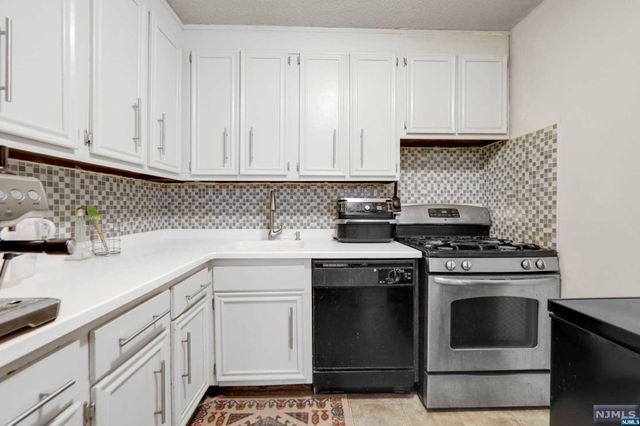 555 North Avenue 23C, Fort Lee, NJ 07024
