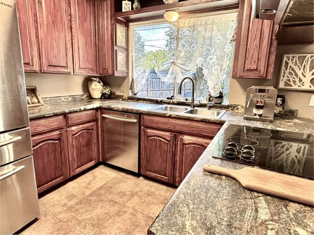 1605 Winchester Way, Bedford, TX 76022