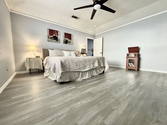 1605 Winchester Way, Bedford, TX 76022