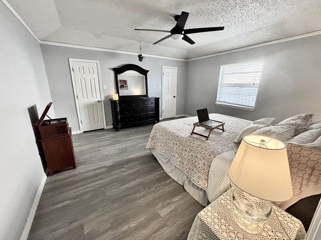 1605 Winchester Way, Bedford, TX 76022