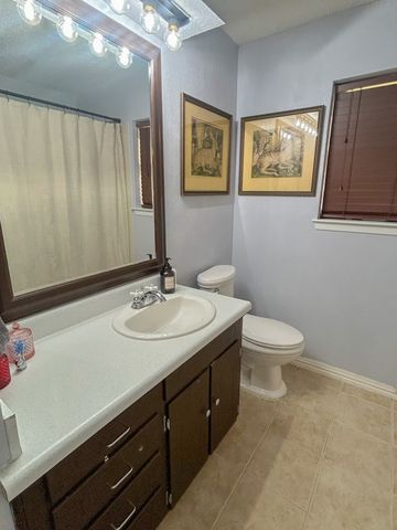 1605 Winchester Way, Bedford, TX 76022