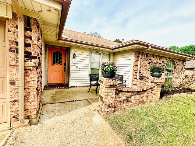 1605 Winchester Way, Bedford, TX 76022