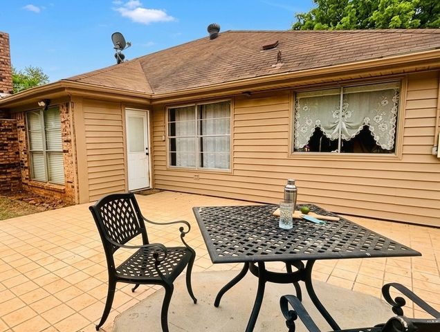 1605 Winchester Way, Bedford, TX 76022