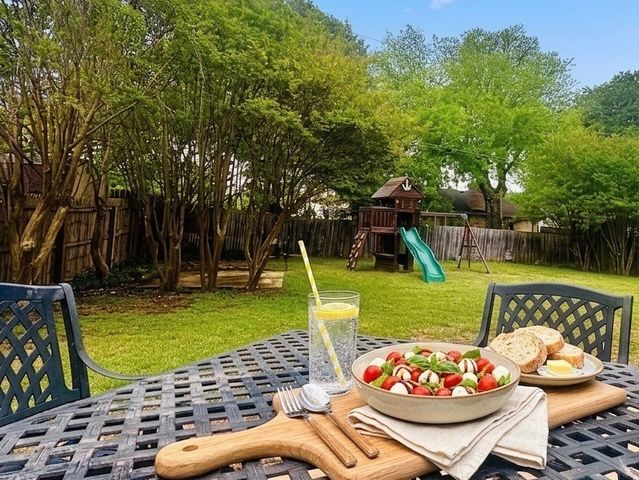 1605 Winchester Way, Bedford, TX 76022