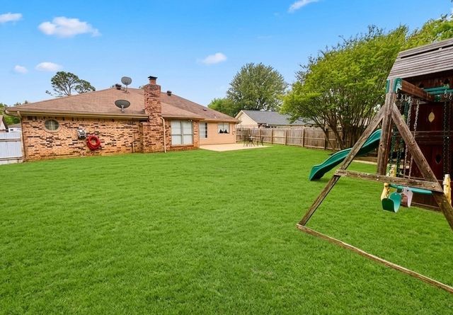 1605 Winchester Way, Bedford, TX 76022