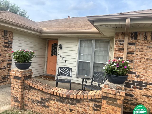 1605 Winchester Way, Bedford, TX 76022