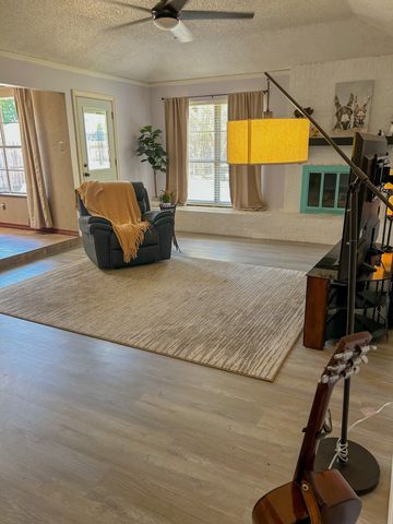 1605 Winchester Way, Bedford, TX 76022