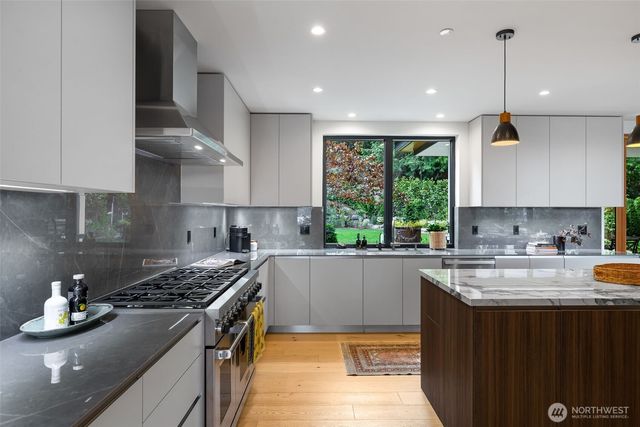9818 SE 42nd Place, Mercer Island, WA 98040