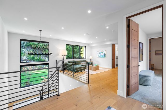9818 SE 42nd Place, Mercer Island, WA 98040