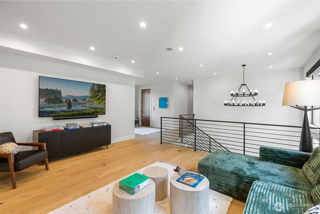9818 SE 42nd Place, Mercer Island, WA 98040