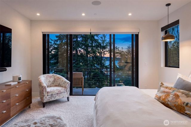 9818 SE 42nd Place, Mercer Island, WA 98040