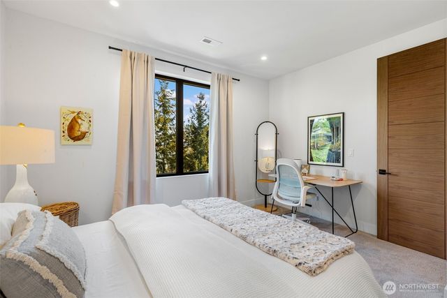 9818 SE 42nd Place, Mercer Island, WA 98040