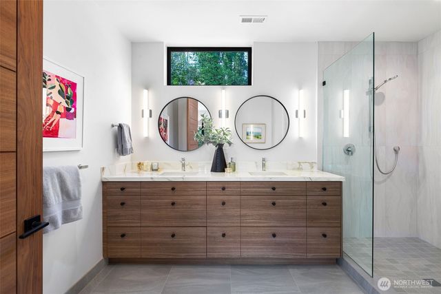 9818 SE 42nd Place, Mercer Island, WA 98040