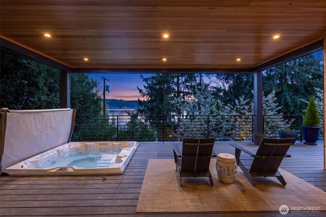 9818 SE 42nd Place, Mercer Island, WA 98040