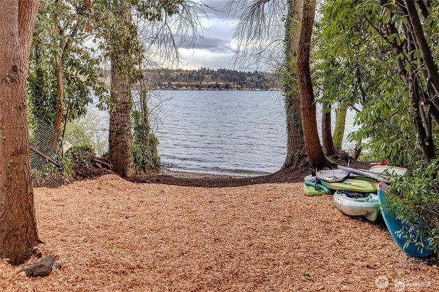 9818 SE 42nd Place, Mercer Island, WA 98040