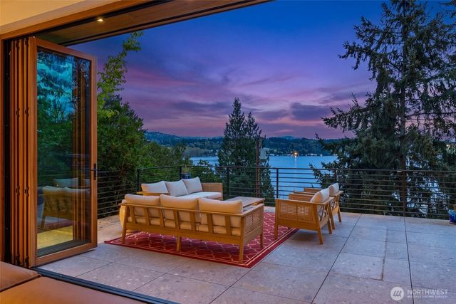 9818 SE 42nd Place, Mercer Island, WA 98040