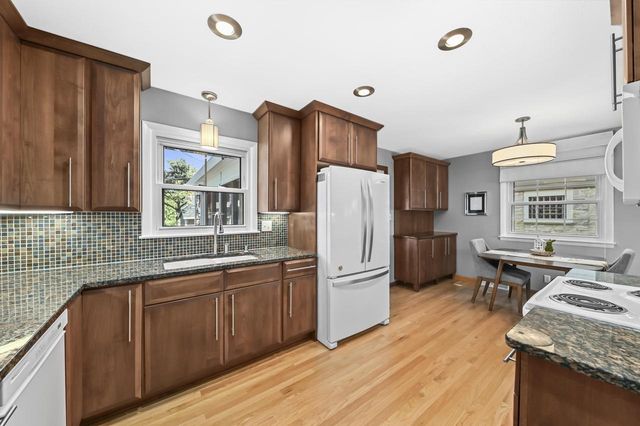 10336 W Park Ridge AVENUE, Wauwatosa, WI 53222