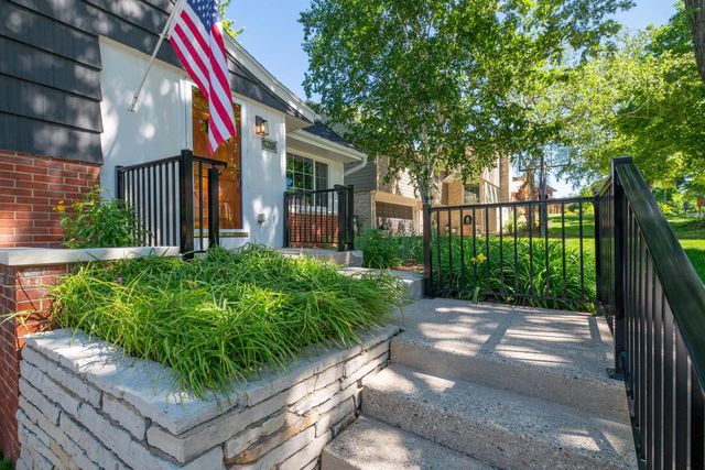 10336 W Park Ridge AVENUE, Wauwatosa, WI 53222