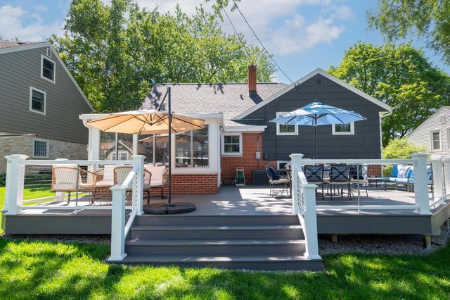 10336 W Park Ridge AVENUE, Wauwatosa, WI 53222