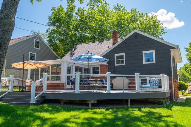10336 W Park Ridge AVENUE, Wauwatosa, WI 53222