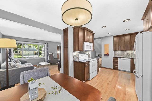 10336 W Park Ridge AVENUE, Wauwatosa, WI 53222