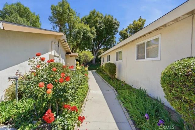 26831 Avenue Of The Oaks A, Newhall, CA 91321