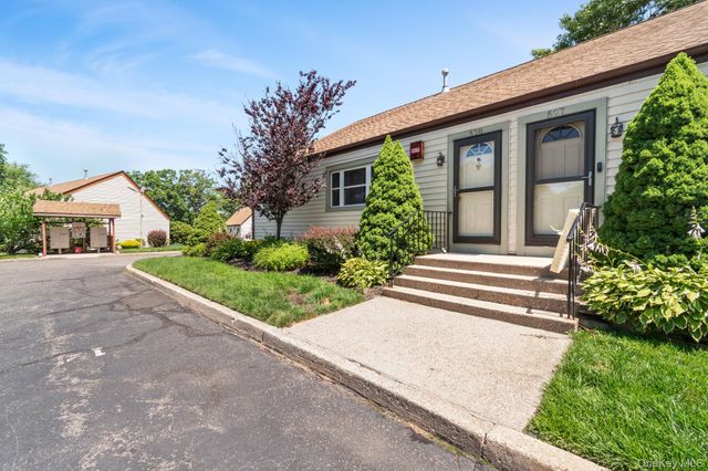 528 Lake Court 528, Middle Island, NY 11953